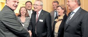 Gut drauf. Christoffers (l.), Peifer, Bankchef Stefanovic, Stefan Meindl.