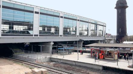 Kreuzweg. Am Ostkreuz ist die Bahnhofshalle für den S-Bahn-Verkehr am Montag eröffnet worden. Nach 16-tägiger Sperrung fährt die S-Bahn nun wieder auf dieser Strecke.