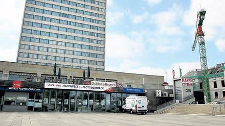 Modernes Gegengewicht zum Landtag. Vis-á-vis vom Landtagsschloss mit Knobelsdorff-Fassade (r.) wünschen sich viele von Plattner eine architektonisch moderne Kunsthalle, die den Vergleich aushält. Zuvor muss allerdings das Hotel weichen.