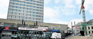 Modernes Gegengewicht zum Landtag. Vis-á-vis vom Landtagsschloss mit Knobelsdorff-Fassade (r.) wünschen sich viele von Plattner eine architektonisch moderne Kunsthalle, die den Vergleich aushält. Zuvor muss allerdings das Hotel weichen.