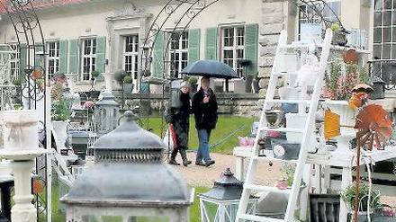 Schöne Dinge. Lifestyle-Exponate im Schlosspark von Kartzow.
