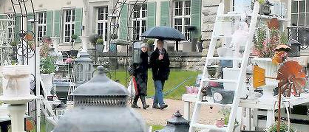 Schöne Dinge. Lifestyle-Exponate im Schlosspark von Kartzow.