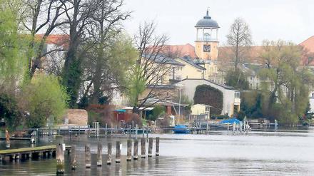 Dicht bebaut. Der Blick von der Schiffbauergasse zeigt das Dilemma: An vielen Stellen müsste ein öffentlicher Weg aufgeschüttet werden. Doch von 32 Privatgrundstücken hat die Stadt nur bei einem die Option auf ein Wegerecht.
