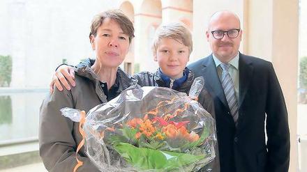 Blumen für die Jubiläumsgäste. Maria Julia Berchtold (l.) mit Sohn Leo.