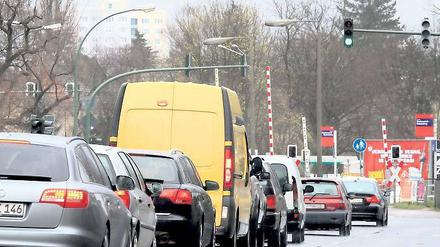 Stillstand. In der Großbeerenstraße geht es nur schleppend voran.