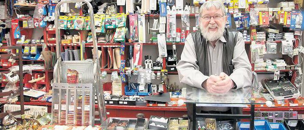 Dübel, Nägel, Schrauben und vieles mehr. Albrecht Fiedler in seinem Eisenwarenladen mit dem Traditionsnamen „Gustav Stahlberg“.