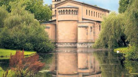 Potsdam, ein fernes Traumgebilde. Die Stadt, hier mit einem fast schon romantisch-kitischigen Blick auf die Friedenskirche, die sich Antje Rávic Strubel zum Leben ausgesucht hat.