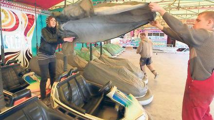 Alles aufgebaut. Der Autoscooter steht im Lustgarten bereit.