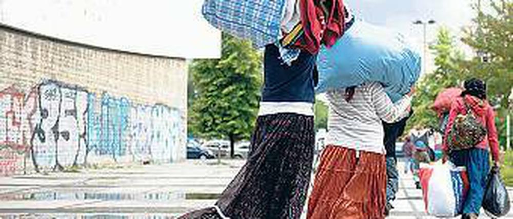 Siedler. Südosteuropäische Sinti und Roma suchen eine neue Heimat in Berlin. Schätzungen des Senats zufolge leben derzeit rund 6000 von ihnen in der Stadt. Genaue Zahlen gibt es aber nicht, weil nur das Heimatland registriert wird.