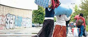 Siedler. Südosteuropäische Sinti und Roma suchen eine neue Heimat in Berlin. Schätzungen des Senats zufolge leben derzeit rund 6000 von ihnen in der Stadt. Genaue Zahlen gibt es aber nicht, weil nur das Heimatland registriert wird.