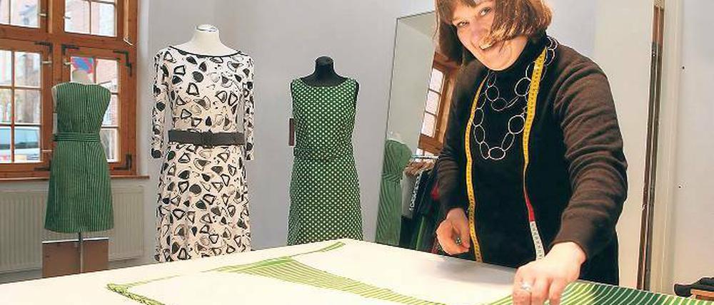 Designerin. Christin Lau arbeitet an einem neuem Entwurf.