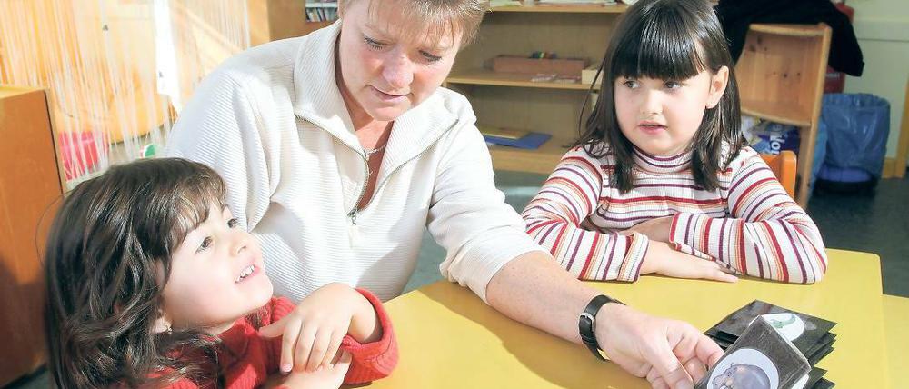 Erhöhter Verdienst. Auch die Kita-Erzieherinnen erhalten 6,3 Prozent mehr Gehalt. Die meisten Gemeinden hatten in ihren Haushaltsplänen eine solche Steigerung nicht einkalkuliert.