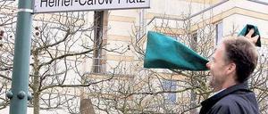 Unrühmliches Ende. Nach mehreren verschlafenen Terminen in den letzten beiden Jahren war es gestern soweit: Der Heiner-Carow-Platz im Kirchsteigfeld wurde offiziell eingeweiht.