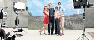Vier Freunde am Meer. Die Hauptdarsteller Andrea Cleven, Philipp Romann, Greta Galisch de Palma und Florian Thunemann (v.l.) posieren für die Fotografen.