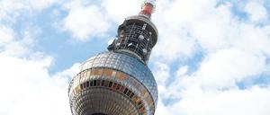 Bewacht. Bei Verhören nannten angeblich Verdächtige den Hauptbahnhof, das Hotel Adlon und den Fernsehturm als mögliche Anschlagsziele. Laut Behörden gibt es dafür aber keine konkreten Hinweise.