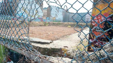 Dort wär’s gewesen. Blick auf das Grundstück an der Ecke Cuvrystraße/Schlesische Straße in Berlin, wo das „BMW Guggenheim Lab“ hätte gebaut werden sollen.
