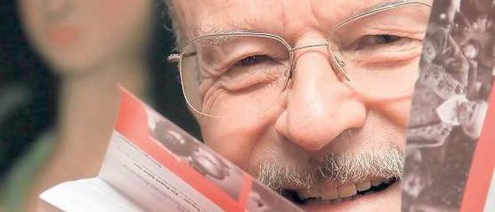 Den Fächer als Symbol für Frauenrock, Stierkampfarena und für Südland sowieso.“ Ich empfinde Musik, aber ich höre nichts, wenn ich die Noten lese.“