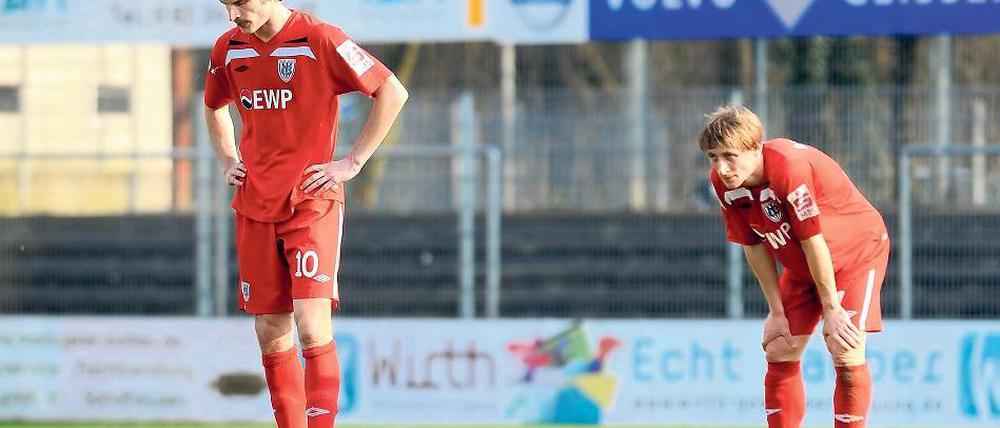 Große Enttäuschung. Dominik Stroh-Engel (links) und Matthias Rudolph konnten die Niederlage nur schwer verdauen. Bereits morgen Abend steht das nächste schwere Spiel gegen Kickers Offenbach an.