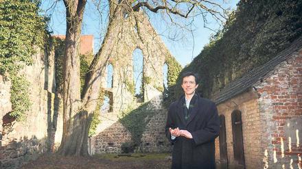 Blaues Blut. Prinz Philip Kirill von Preußen in einem ehemaligen Dormitorium im Kloster von Zehdenick.