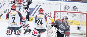 Das Tor zum Titel. Florian Busch hat zum 2:1 für die Eisbären getroffen.