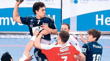 Zuversichtlich. Füchse-Spieler Marc Pechstein spielt seit Februar mit einem Zweitspielrecht für den VfL Potsdam und möchte unbedingt den Klassenerhalt schaffen. Dafür muss am Mittwoch gegen Bad Schwartau ein Sieg her.