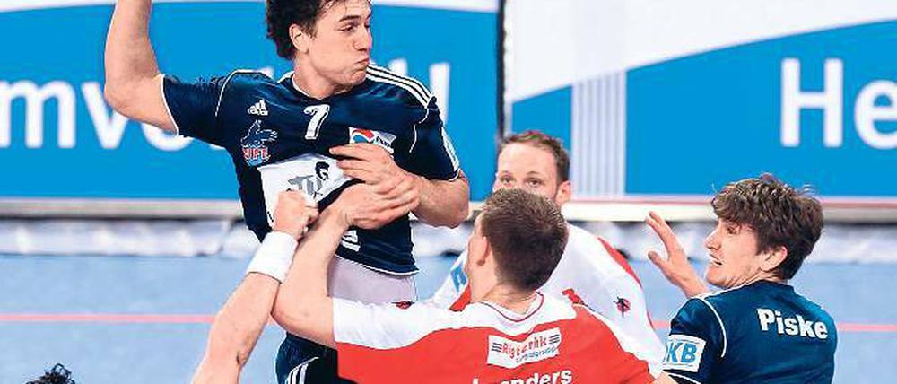 Zuversichtlich. Füchse-Spieler Marc Pechstein spielt seit Februar mit einem Zweitspielrecht für den VfL Potsdam und möchte unbedingt den Klassenerhalt schaffen. Dafür muss am Mittwoch gegen Bad Schwartau ein Sieg her.