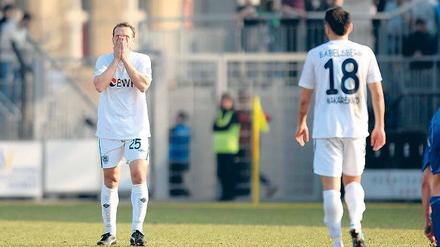 Frust nach dem Abpfiff. Almedin Civa (links) und Anton Makarenko ärgerten sich nach dem Spiel gegen Jena über die verpassten Chancen.