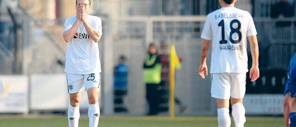 Frust nach dem Abpfiff. Almedin Civa (links) und Anton Makarenko ärgerten sich nach dem Spiel gegen Jena über die verpassten Chancen.