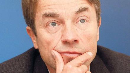 Kannte den Fall nicht: Arbeitsminister Günter Baaske (SPD) erfuhr vom RBB von der Vergangenheit seiner Referatsleiterin. Nun will er sie erneut überprüfen lassen.