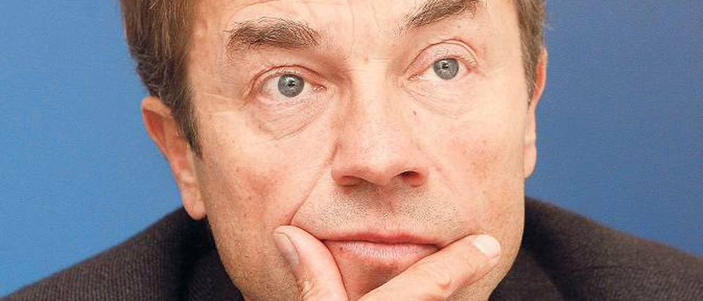 Kannte den Fall nicht: Arbeitsminister Günter Baaske (SPD) erfuhr vom RBB von der Vergangenheit seiner Referatsleiterin. Nun will er sie erneut überprüfen lassen.