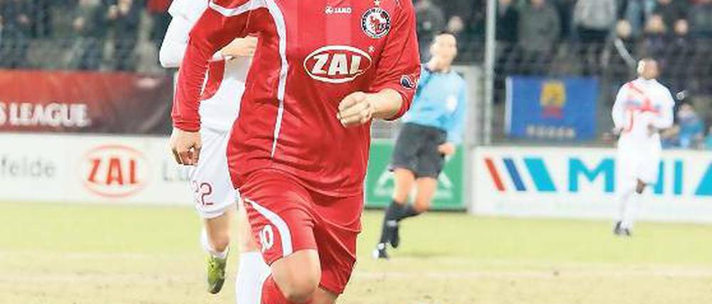 Auf dem Weg zum Tor. Patricia Hanebeck schoss das 1:0 für Turbine.