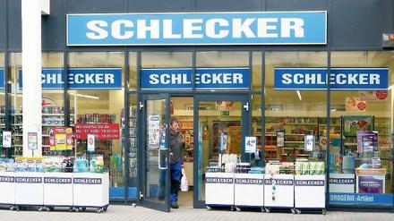 Ausverkauf. Zwei Schlecker-Filialen in Potsdam müssen bis zum 24. März schließen. Es gibt 30 Prozent Rabatt auf die übrigen Waren.
