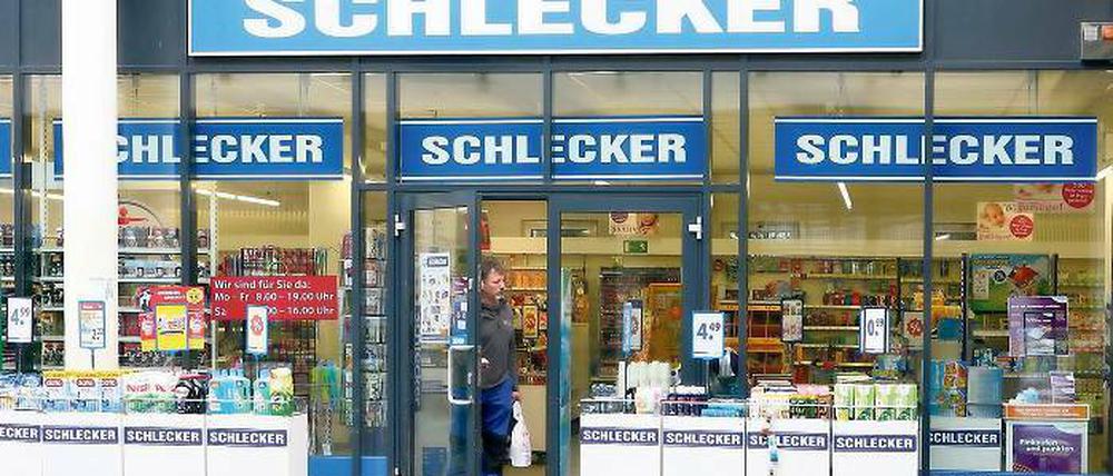 Ausverkauf. Zwei Schlecker-Filialen in Potsdam müssen bis zum 24. März schließen. Es gibt 30 Prozent Rabatt auf die übrigen Waren.