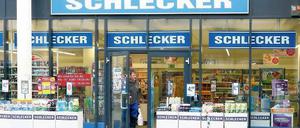 Ausverkauf. Zwei Schlecker-Filialen in Potsdam müssen bis zum 24. März schließen. Es gibt 30 Prozent Rabatt auf die übrigen Waren.