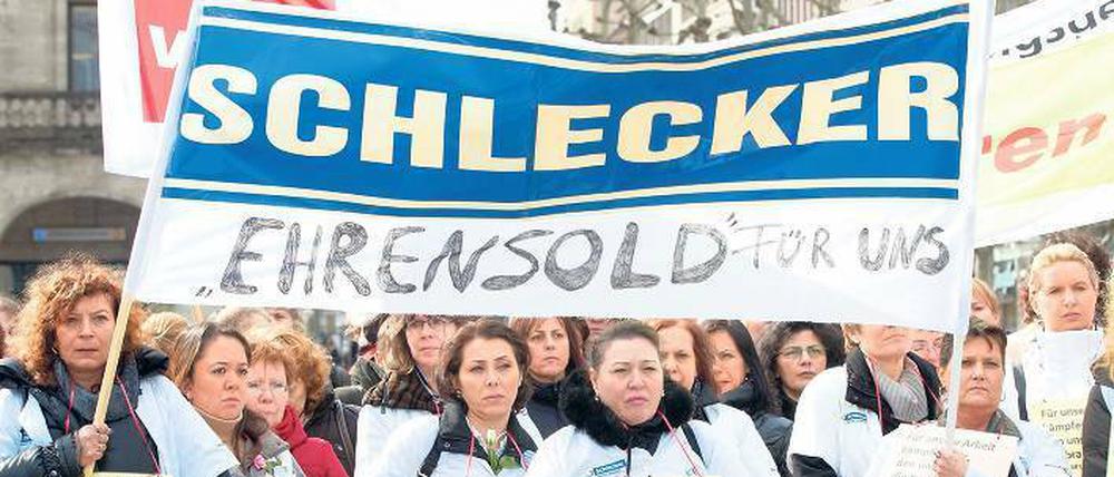 Protest. Seit Tagen demonstrieren Schlecker-Mitarbeiterinnen deutschlandweit für den Erhalt ihrer Arbeitsplätze.