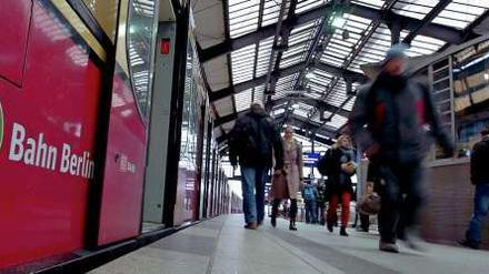 Bei eisigen Temperaturen wird die Geduld der S-Bahn-Kunden noch härter auf die Probe gestellt.