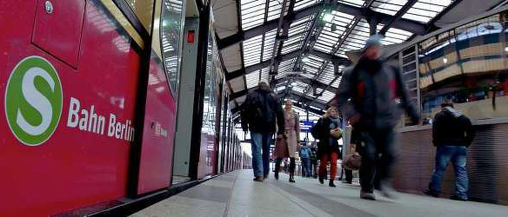 Bei eisigen Temperaturen wird die Geduld der S-Bahn-Kunden noch härter auf die Probe gestellt.