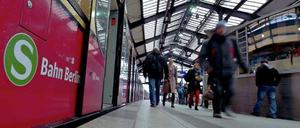 Bei eisigen Temperaturen wird die Geduld der S-Bahn-Kunden noch härter auf die Probe gestellt.