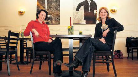 Gegenseitig unterstützen. Die Unternehmerinnen Martina Bernburg (l.) und Insa Künkel (r.) vom Verband „Schöne Aussichten“ Berlin–Brandenburg: „Wir sind keine Häkelrunde, sondern ein Unternehmerinnenverband.“