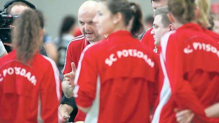 Klare Ansage. Volker Knedel, Co-Trainer der Bundesliga-Volleyballerinnen des SC Potsdam, erwartet im morgigen Spiel gegen Aachen einen Heimsieg.