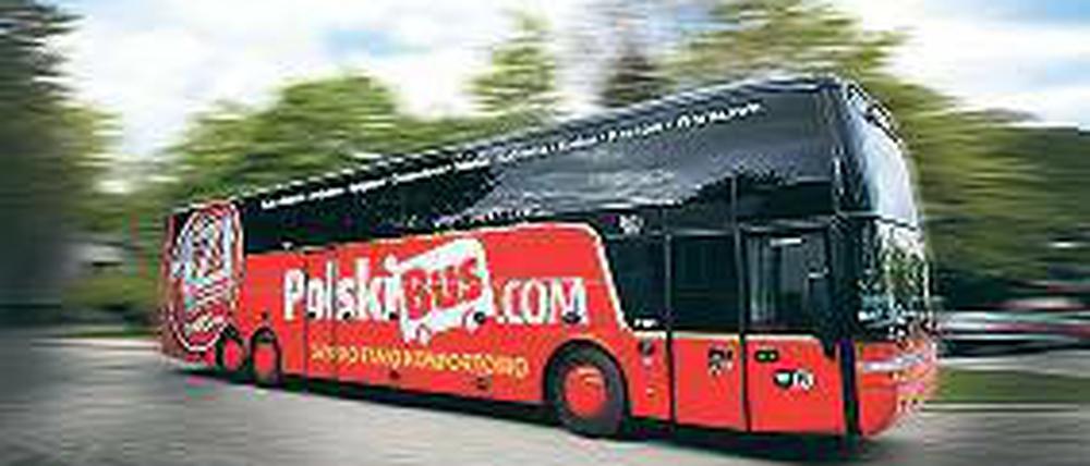 Kampfpreis. Zur BER-Eröffnung rollen rote Busse aus Polen an.