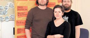 Keine hierarchischen Strukturen. Kulturreferentin Claudia Fortunato vom AStA der Uni Potsdam und Öffentlichkeits-Referent Daniel Sittler (r.) sowie der Experte für Hochschulpolitik Steffen Brumme (l.).