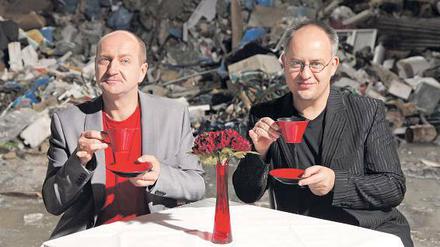 Immer schön stilvoll, auch wenn das Chaos regiert. Dirk Pursche (l.) und Stefan Klucke, besser bekannt als Schwarze Grütze.