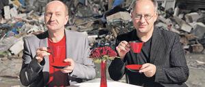 Immer schön stilvoll, auch wenn das Chaos regiert. Dirk Pursche (l.) und Stefan Klucke, besser bekannt als Schwarze Grütze.