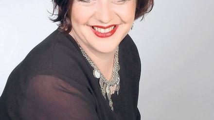 Liefert den harmonischen Zusammenhalt im Orchester. Die Cembalistin Sabine Erdmann.