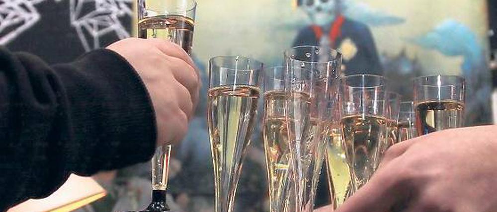 Prost auf Preußen. Rund 60 Linksalternative feierten im „Spartacus“.