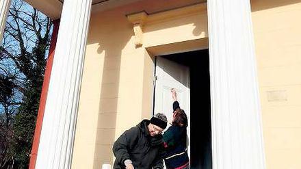 Putztag am Belvedere. Am Pomonatempel wurde die Sitzbank gereinigt.