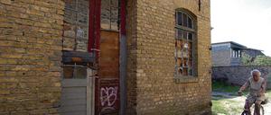 Tatort. Hinter der Fassade der einstigen Tischlerei an der Templiner Stadtmauer geschah die Tat, die Ermittler später einen Gewaltexzess nannten.