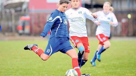 Duell der Torschützinnen. Patricia Hanebeck (l.) gegen Aylin Yaren.