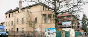 Imposant. Das Gebäudeensemble in der Rembrandtstraße 24 ist das einzige Mehrfamilienhaus in der Straße. Laut Architekt ist es kein Einzeldenkmal, genießt aber den Flächendenkmalschutz der Berliner Vorstadt.